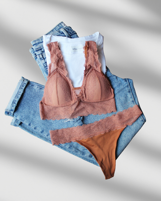 Tanga con cintura de encaje